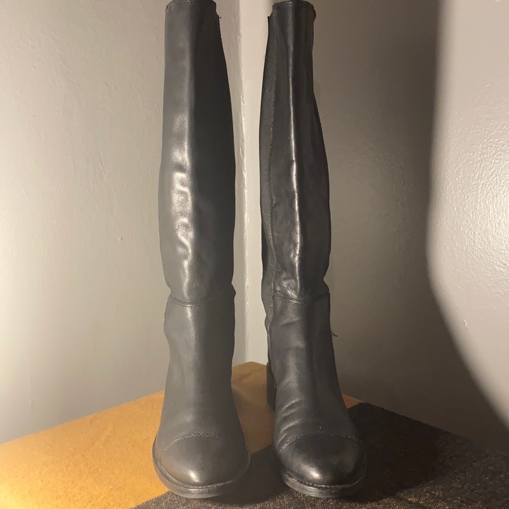 BCBG generation black leather boots